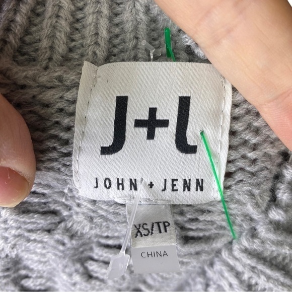 JOHN + JENN CABLE KNIT SLEEVE DETAIL MATERNITY SWEATER Size XS - Picture 6 of 9
